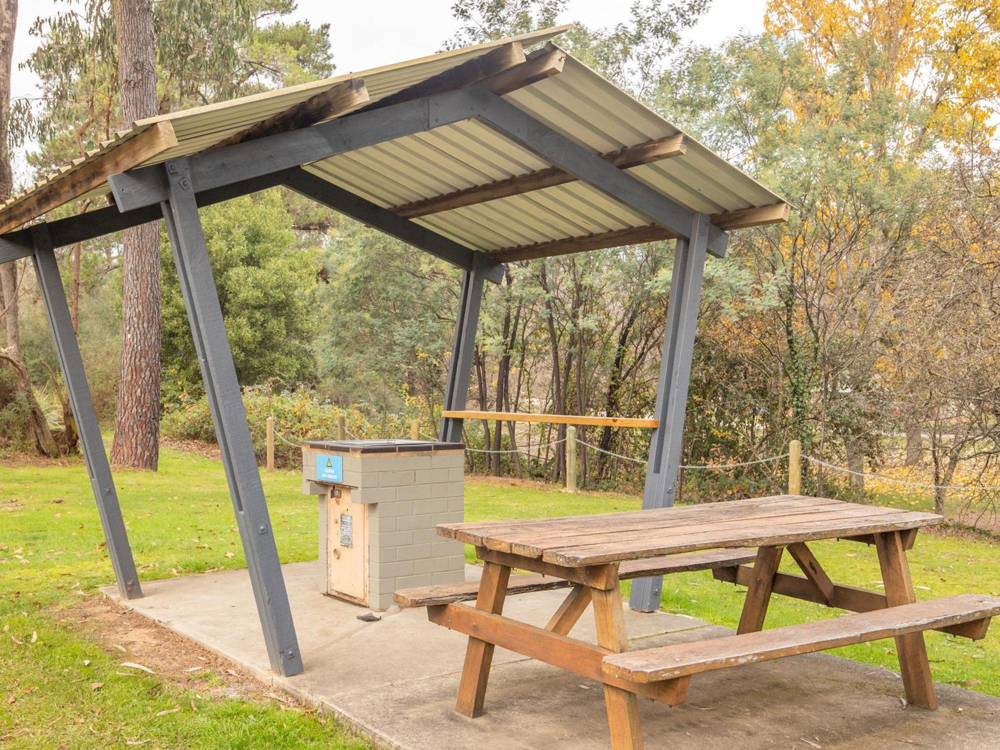 Nrma Bright Holiday Park Exterior photo