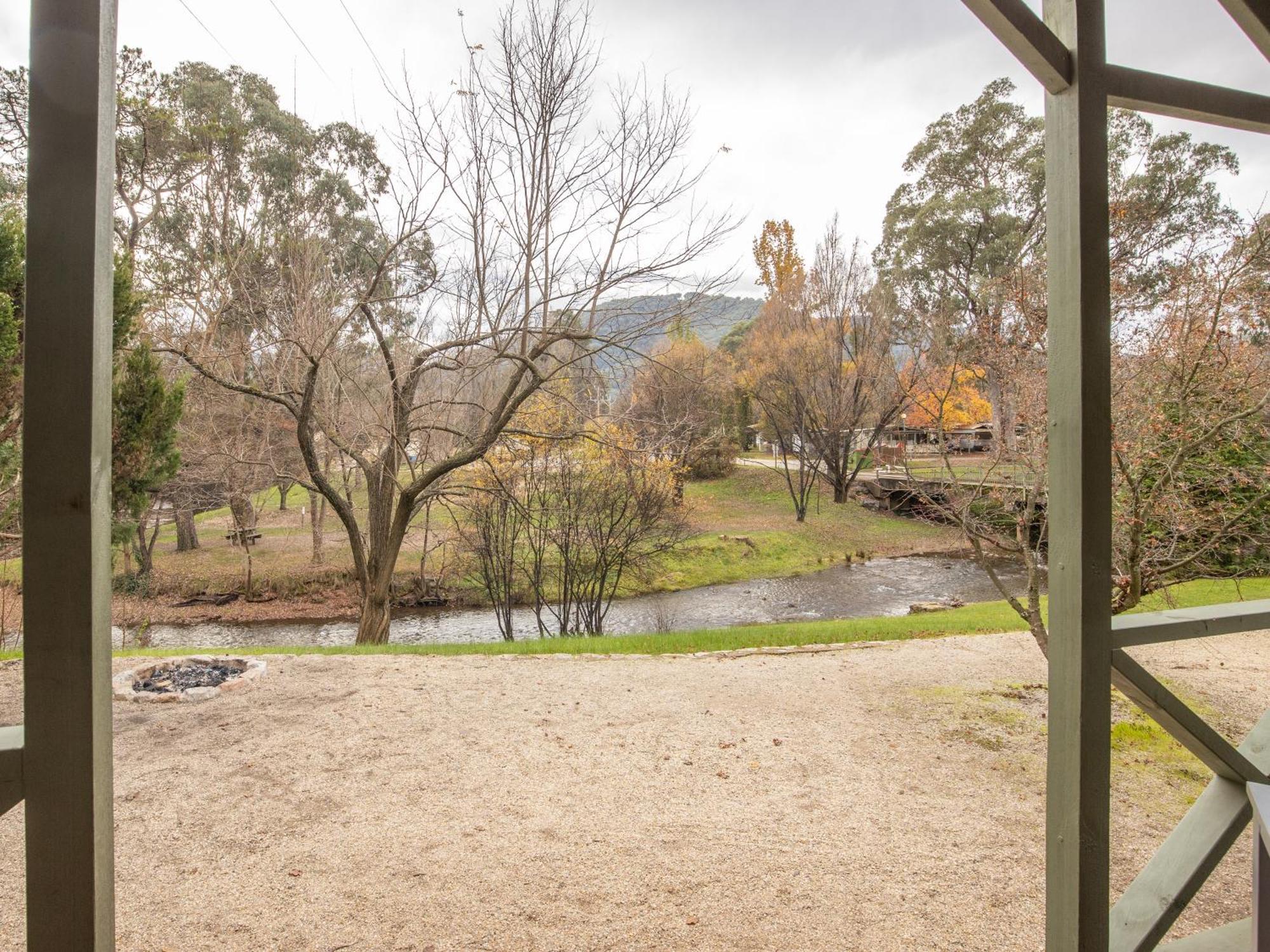 Nrma Bright Holiday Park Exterior photo