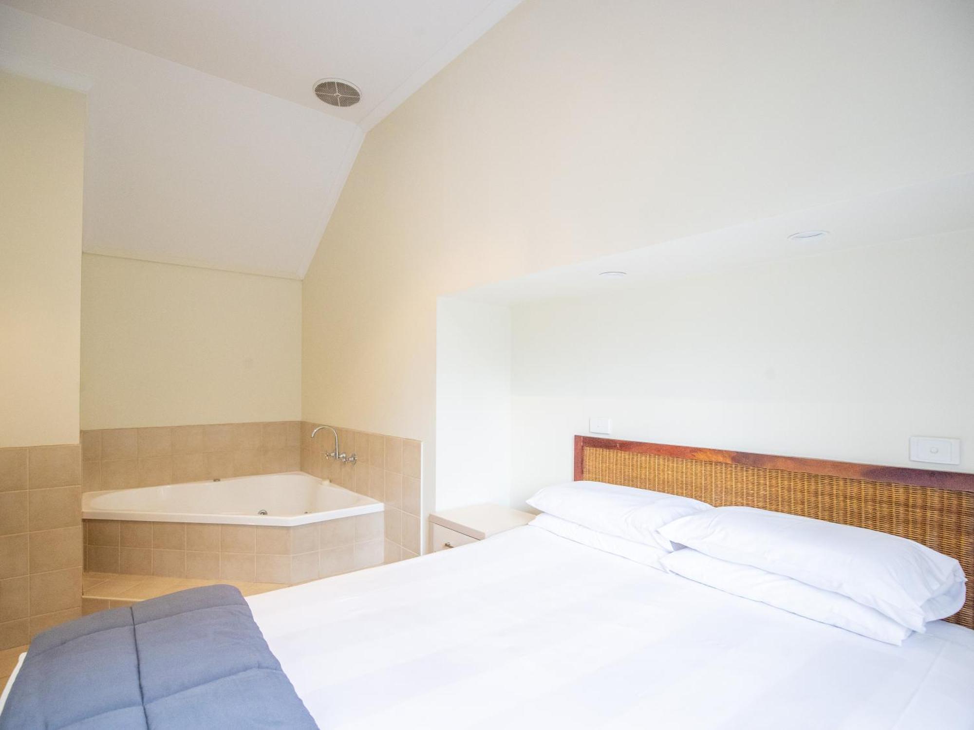 Nrma Bright Holiday Park Room photo